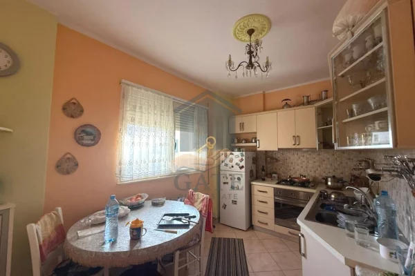 Shtepi ne shitje Apartament ne Durres, 2+1, Mobilimi E mobiluar, Pagesa 200,000  Euro.