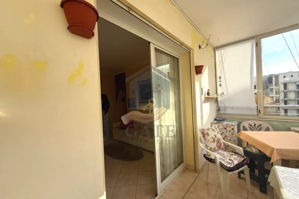 Shtepi ne shitje Apartament ne Durres, 2+1, Mobilimi E mobiluar, Pagesa 200,000  Euro.