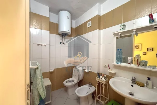 Shtepi ne shitje Apartament ne Durres, 2+1, Mobilimi E mobiluar, Pagesa 200,000  Euro.