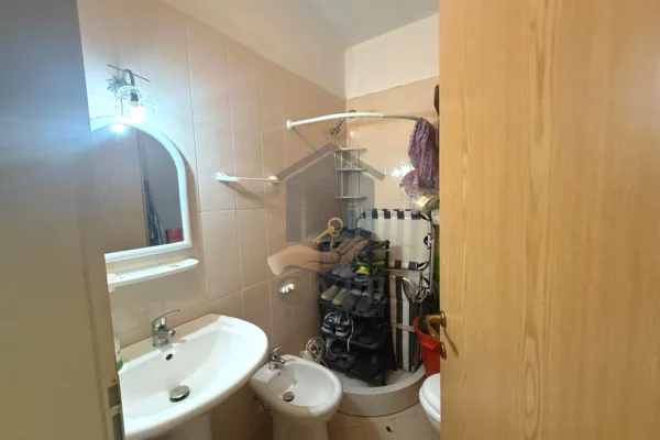 Shtepi ne shitje Apartament ne Durres, 2+1, Mobilimi E mobiluar, Pagesa 200,000  Euro.