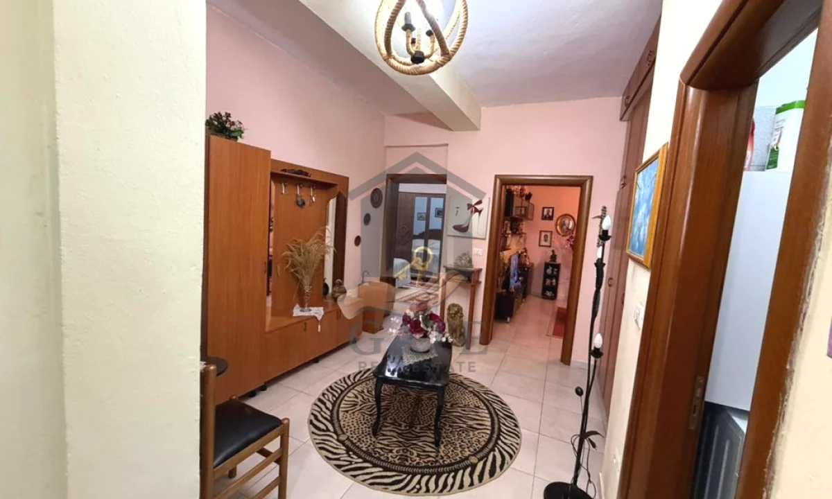 Shtepi ne shitje Apartament ne Durres, 1+1, Mobilimi E mobiluar, Pagesa 100,000  Euro.