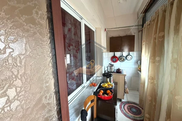 Shtepi ne shitje Apartament ne Durres, 1+1, Mobilimi E mobiluar, Pagesa 100,000  Euro.