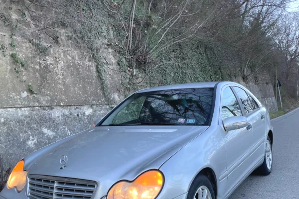 Auto in Vendita  a Elbasan - 4,000 Euro