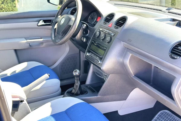 Makina ne shitje ne Durres, Volkswagen, 2009 Diesel,Kambio Manual Pagesa 680,000  Leke.