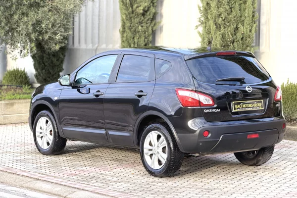 Makina ne shitje ne Durres, Nissan, 2012 Diesel,Kambio Manual Pagesa 630,000  Leke.