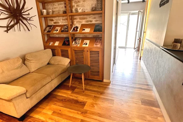 Ambient biznesi me qera 1+1 ne Tirane - 1,500 Euro