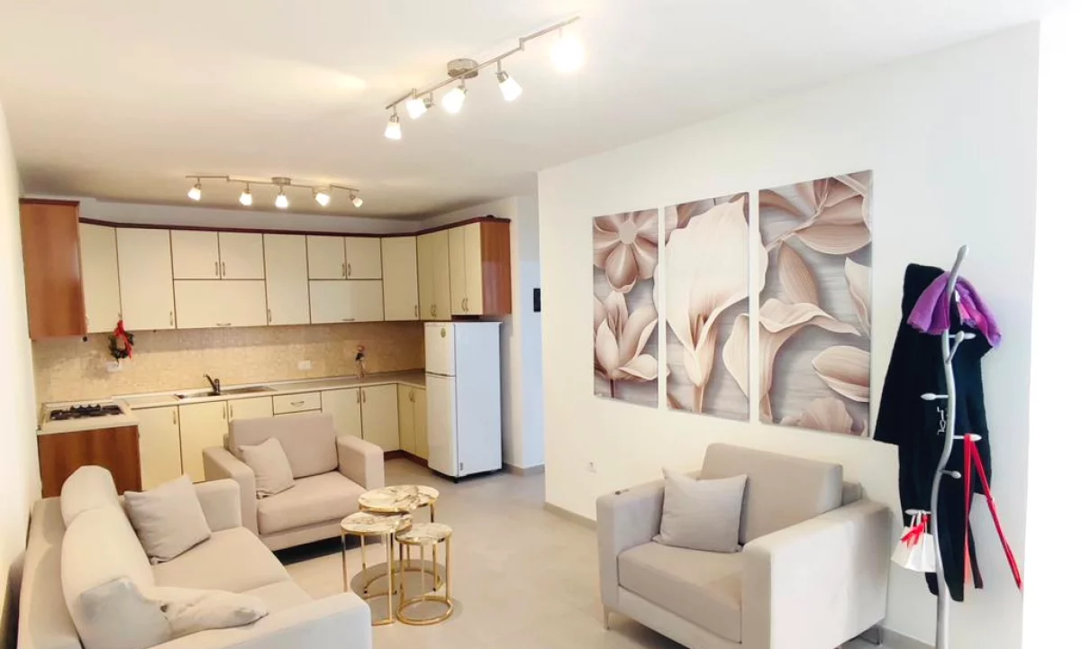 Shtepi me qera Apartament ne Tirane, 2+1, Mobilimi E mobiluar, Pagesa 600  Euro.