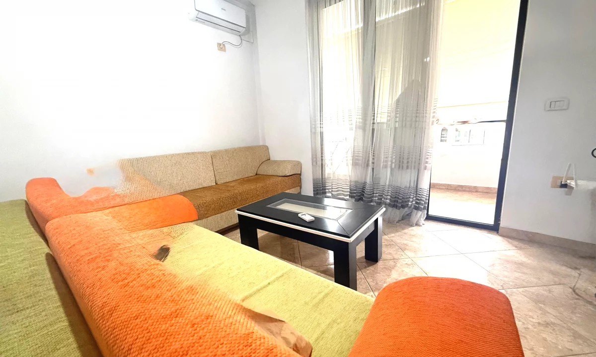 Shtepi me qera Apartament ne Tirane, 2+1, Mobilimi Pjeserisht e mobiluar, Pagesa 55,000  Leke.