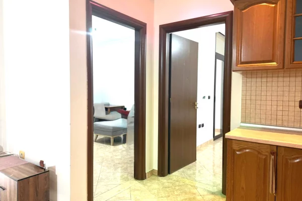 Shtepi me qera 2+1 ne Tirane - 55,000 Leke