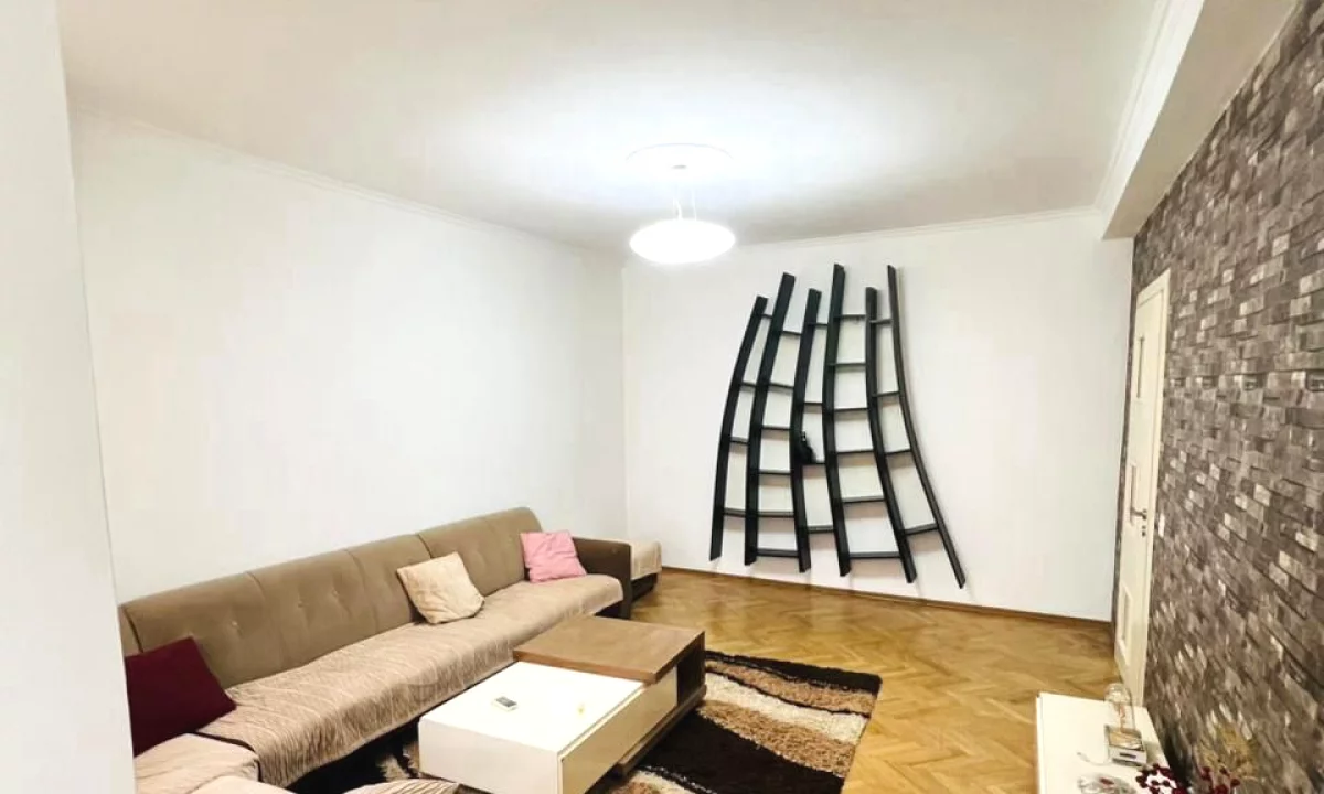 Shtepi me qera Apartament ne Tirane, 3+1, Mobilimi E mobiluar, Pagesa 65,000  Leke.