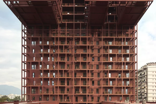 Ambiente Commerciale in Vendita 4+1 a Tirana - 45,000 Euro