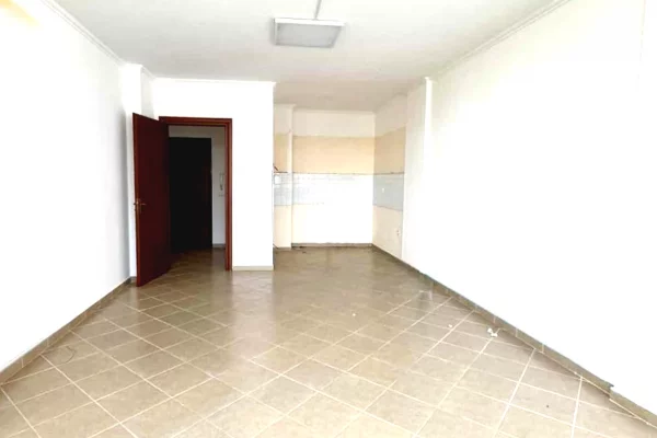 Shtepi ne shitje Apartament ne Durres, 2+1, Mobilimi Bosh, pa mobiluar, Pagesa 190,000  Euro.