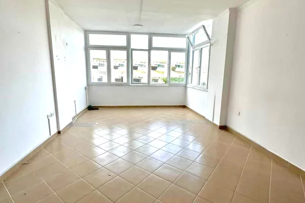Shtepi ne shitje Apartament ne Durres, 2+1, Mobilimi Bosh, pa mobiluar, Pagesa 190,000  Euro.