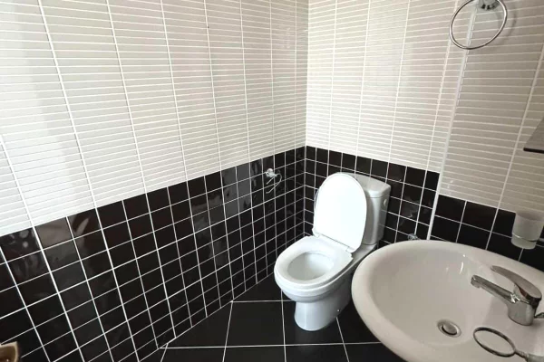 Shtepi ne shitje Apartament ne Durres, 2+1, Mobilimi Bosh, pa mobiluar, Pagesa 190,000  Euro.