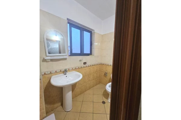 Shtepi me qera 2+1 ne Tirane - 500 Euro