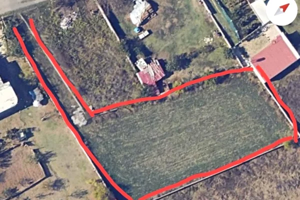 Truall ose Toke  ne Tirane - 125,000 Euro