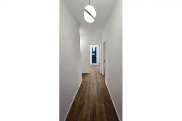 Shtepi ne shitje Apartament ne Tirane, 2+1, Mobilimi Bosh, pa mobiluar, Pagesa 218,000  Euro.