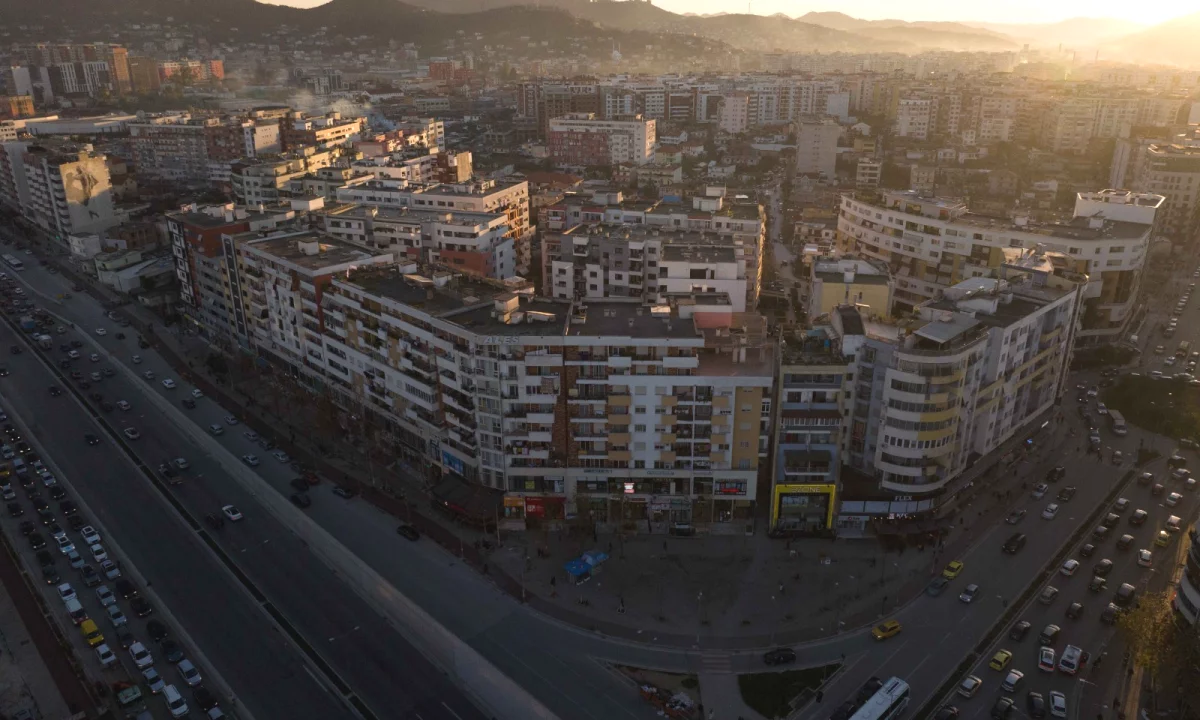 Shtepi ne shitje Apartament ne Tirane, 1+1, Mobilimi E mobiluar, Pagesa 126,000  Euro.