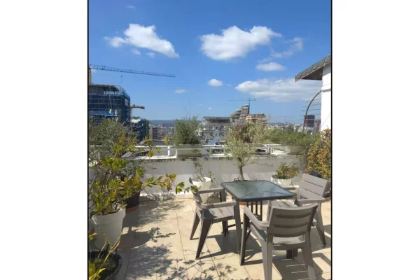 Shtepi me qera 2+1 ne Tirane - 1,200 Euro