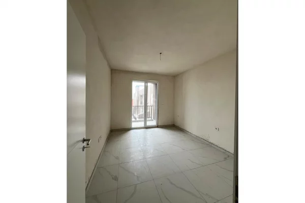 Shtepi ne shitje Apartament ne Tirane, 2+1, Mobilimi Bosh, pa mobiluar, Pagesa 87,000  Euro.