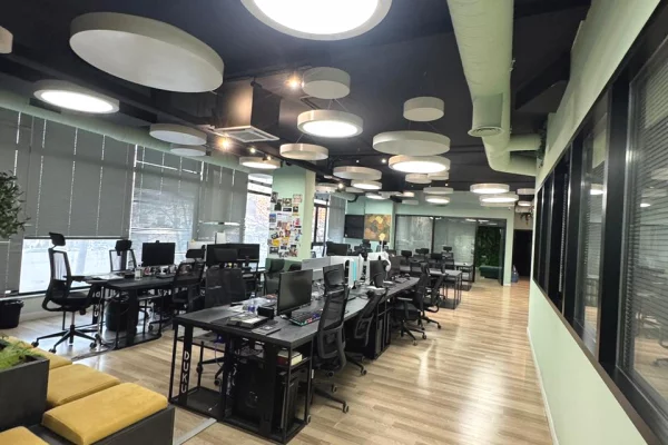 Ambient biznesi me qera 3+1 ne Tirane - 2,000 Euro