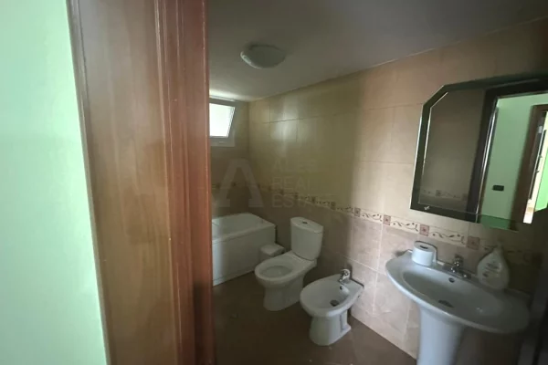 Shtepi me qera 2+1 ne Tirane - 350 Euro