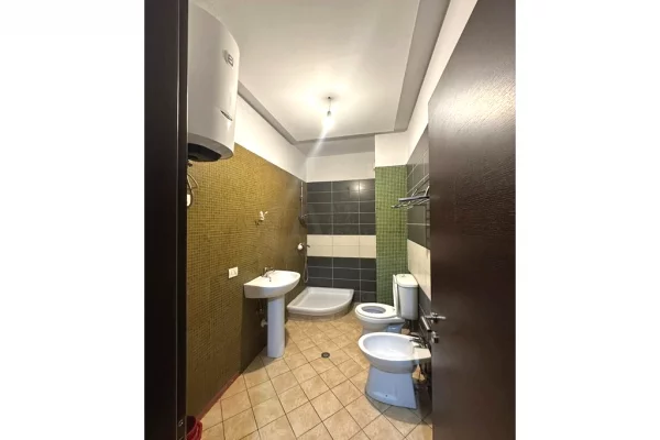 Shtepi me qera 2+1 ne Tirane - 550 Euro