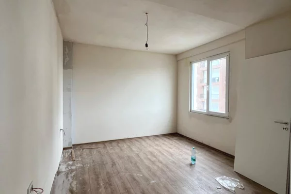 Shtepi ne shitje Apartament ne Tirane, 1+1, Mobilimi Bosh, pa mobiluar, Pagesa 62,000  Euro.