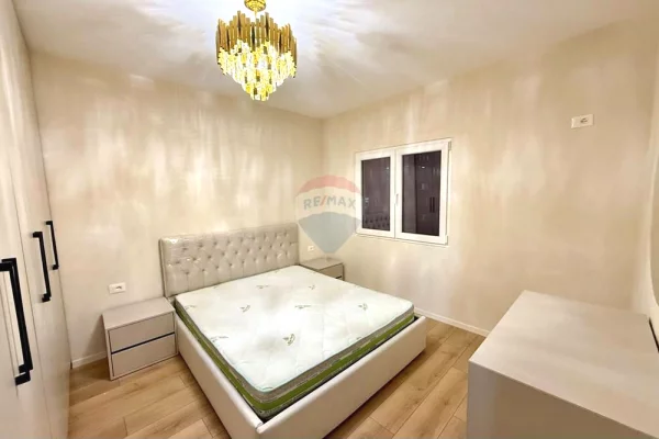 Shtepi me qera Apartament ne Tirane, 2+1, Mobilimi E mobiluar, Pagesa 55,000  Leke.
