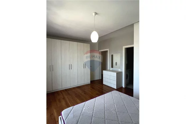 Shtepi me qera Apartament ne Tirane, 2+1, Mobilimi E mobiluar, Pagesa 60,000  Leke.