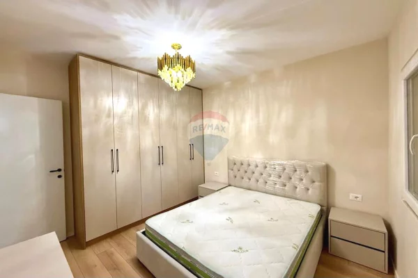 Shtepi me qera Apartament ne Tirane, 2+1, Mobilimi E mobiluar, Pagesa 50,000  Leke.