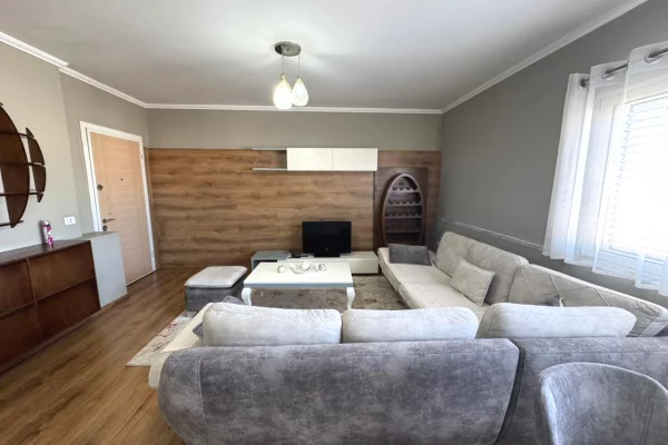 Shtepi me qera 2+1 ne Tirane - 65,000 Leke