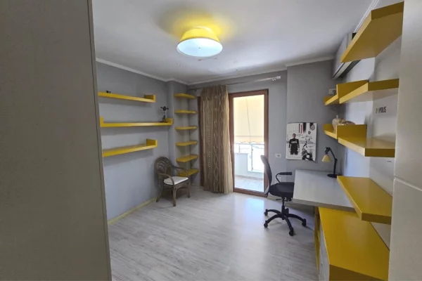Shtepi ne shitje Apartament ne Tirane, 3+1, Mobilimi E mobiluar, Pagesa 220,000  Euro.