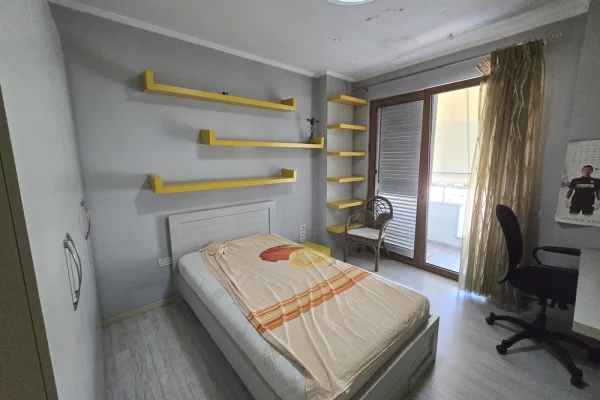 Shtepi ne shitje Apartament ne Tirane, 3+1, Mobilimi E mobiluar, Pagesa 220,000  Euro.
