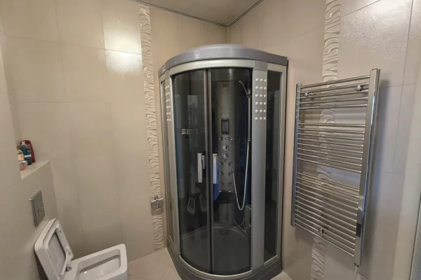 Shtepi ne shitje Apartament ne Tirane, 3+1, Mobilimi E mobiluar, Pagesa 220,000  Euro.