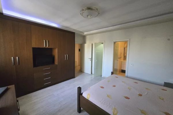 Shtepi ne shitje Apartament ne Tirane, 3+1, Mobilimi E mobiluar, Pagesa 220,000  Euro.