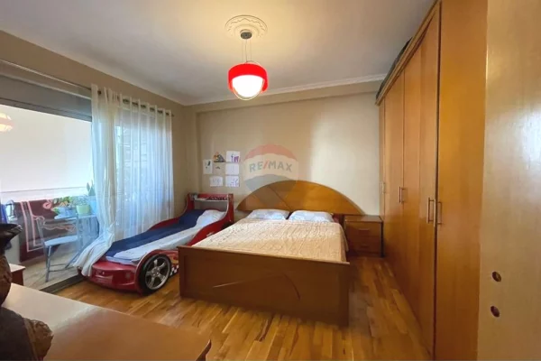 Shtepi ne shitje Apartament ne Tirane, 2+1, Mobilimi E mobiluar, Pagesa 85,000  Euro.