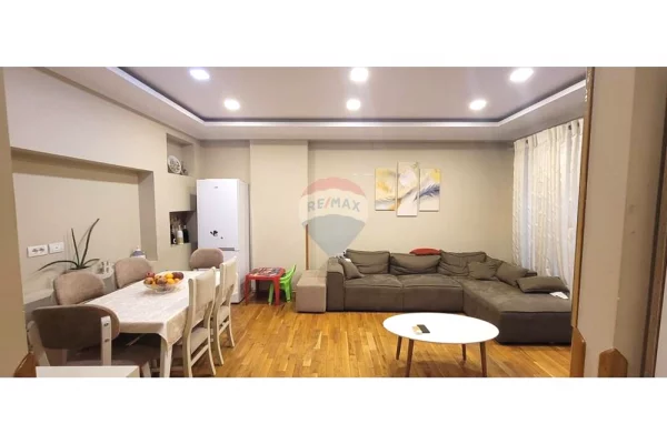 Shtepi ne shitje Apartament ne Tirane, 2+1, Mobilimi E mobiluar, Pagesa 85,000  Euro.