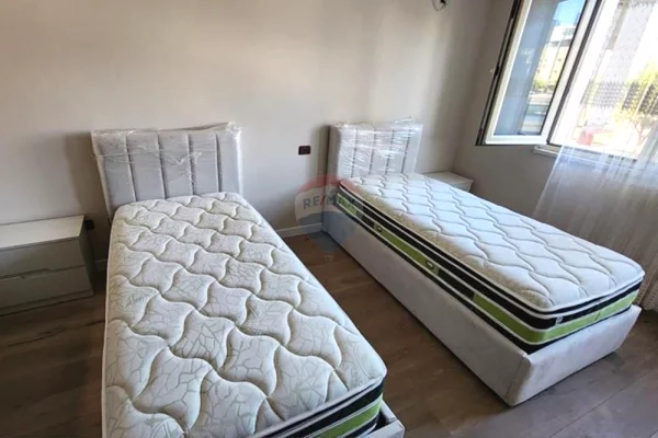 Shtepi ne shitje Apartament ne Tirane, 2+1, Mobilimi E mobiluar, Pagesa 250,000  Euro.