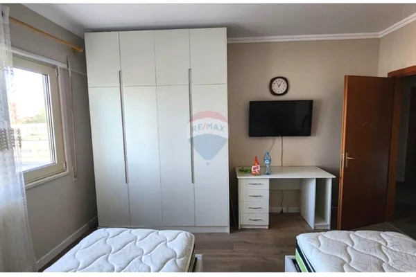 Shtepi ne shitje Apartament ne Tirane, 2+1, Mobilimi E mobiluar, Pagesa 250,000  Euro.