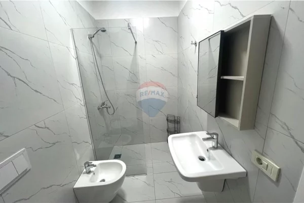 Shtepi me qera Apartament ne Tirane, 1+1, Mobilimi E mobiluar, Pagesa 750  Euro.