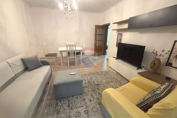 Shtepi me qera Apartament ne Tirane, 1+1, Mobilimi E mobiluar, Pagesa 750  Euro.