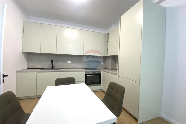 Shtepi ne shitje Apartament ne Tirane, 1+1, Mobilimi E mobiluar, Pagesa 150,000  Euro.