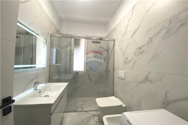 Shtepi ne shitje Apartament ne Tirane, 1+1, Mobilimi E mobiluar, Pagesa 150,000  Euro.