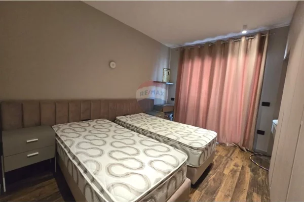 Shtepi ne shitje Apartament ne Tirane, 2+1, Mobilimi E mobiluar, Pagesa 290,000  Euro.