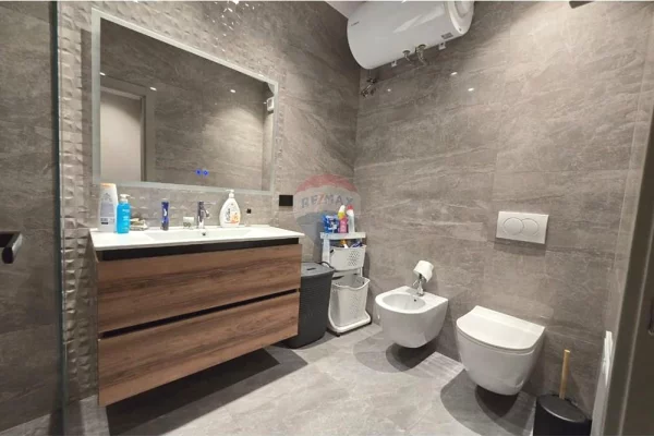 Shtepi ne shitje Apartament ne Tirane, 2+1, Mobilimi E mobiluar, Pagesa 290,000  Euro.