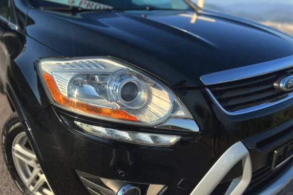 Makina ne shitje ne Lushnje, Ford, 2013 gasoline-gas,Kambio Automatik Pagesa 8,600  Euro.