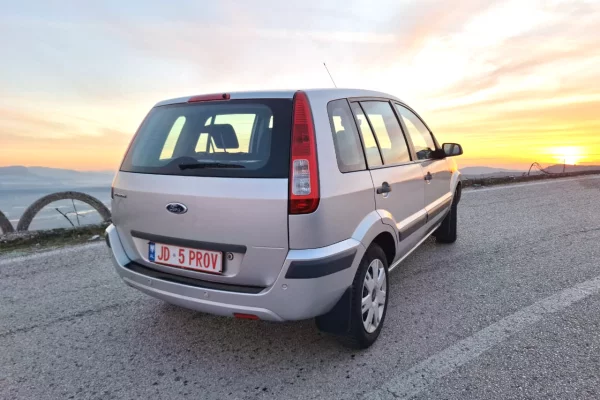 Makina ne shitje ne Elbasan, Ford, 2009 gasoline-gas,Kambio Automatik Pagesa 4,300  Euro.