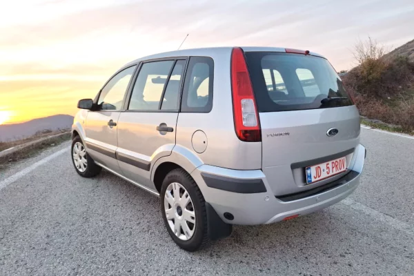 Makina ne shitje ne Elbasan, Ford, 2009 gasoline-gas,Kambio Automatik Pagesa 4,300  Euro.