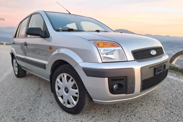 Makina ne shitje ne Elbasan, Ford, 2009 gasoline-gas,Kambio Automatik Pagesa 4,300  Euro.